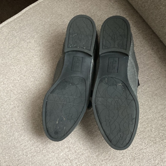 Chic Gray Lace-Up Flats, Oxfords, size 9 - Picture 5 of 6